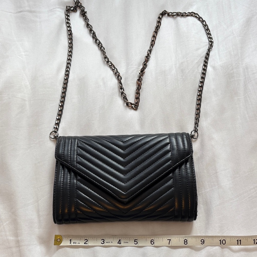 Chic Black Quilted Crossbody Bag with Chain Strap